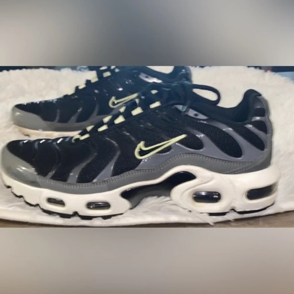 Nike Air Max Plus Sz 7